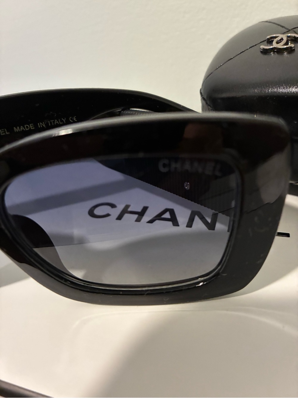 Chanel square sunglasses with Gold accents - Picture 5 of 8